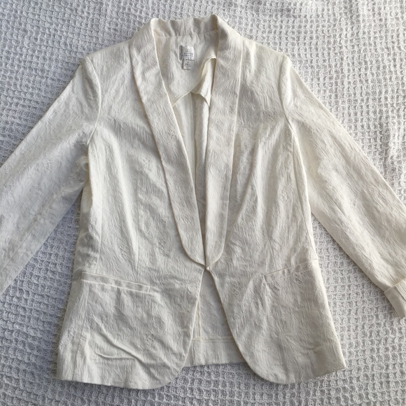 LC Lauren Conrad Jackets & Blazers - LC Lauren Conrad White Embossed Blazer Size 4